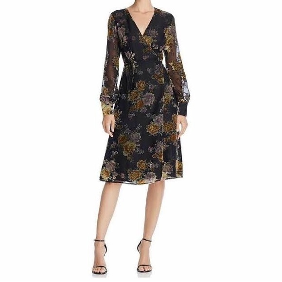 ASTR Sonya Wrap Dress. Medium - Picture 4 of 4